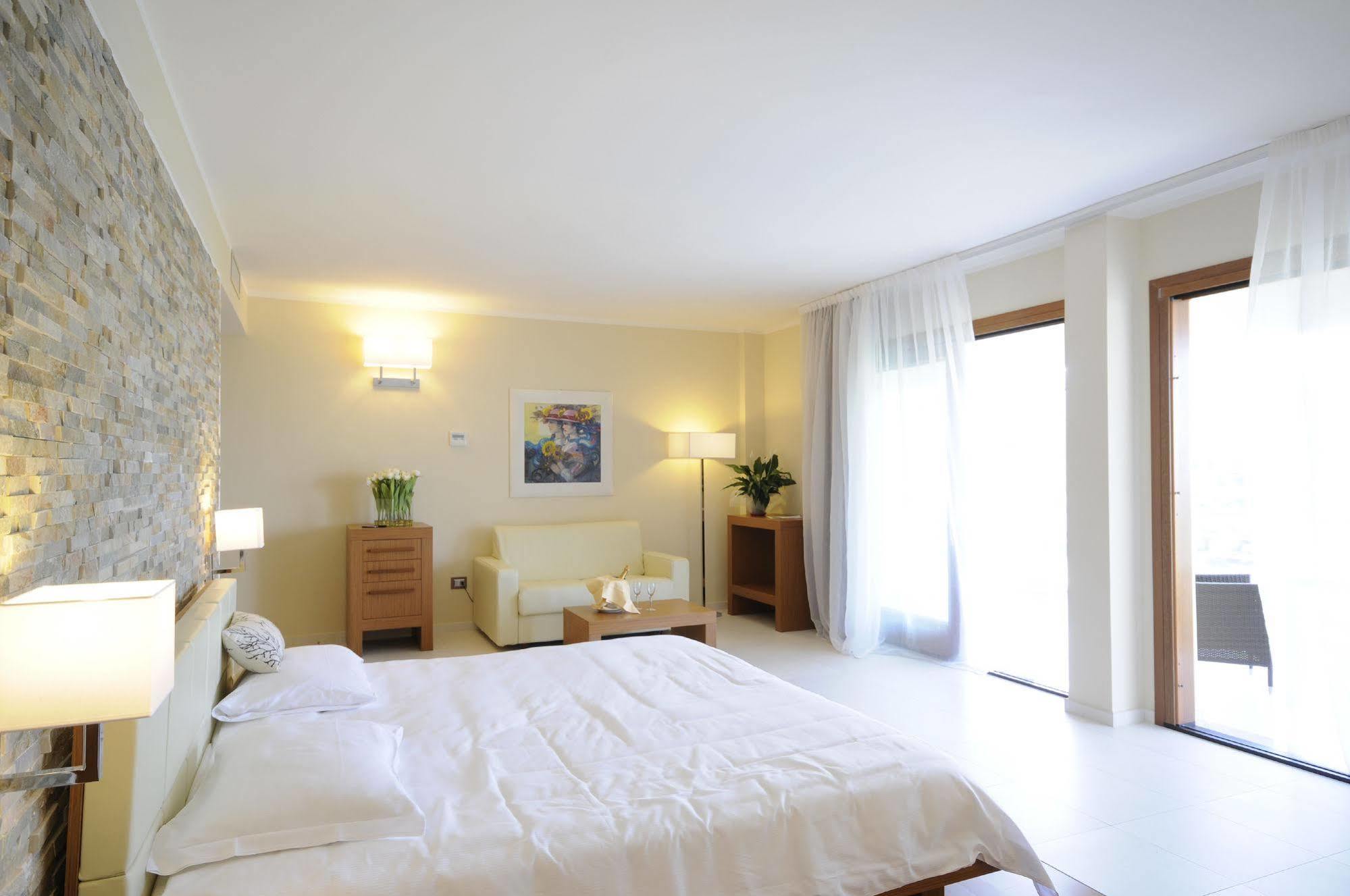 Pugnochiuso Resort - Hotel Del Faro Esterno foto