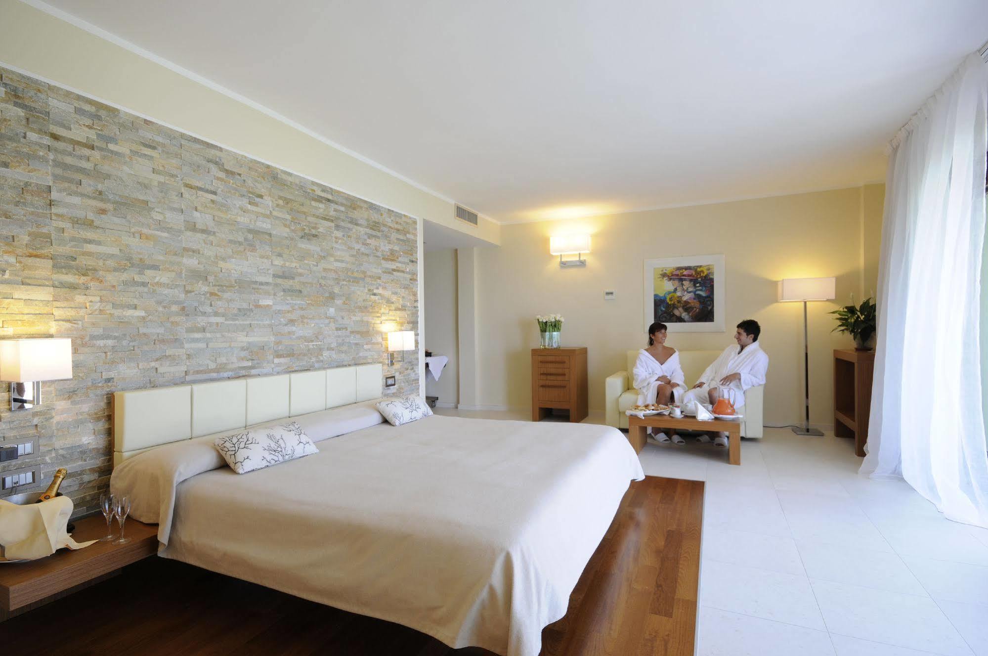 Pugnochiuso Resort - Hotel Del Faro Esterno foto